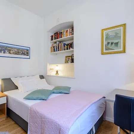 Bird Lamp Luxury Bacvice, Apartman