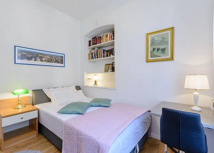 Bird Lamp Luxury Bacvice, Apartman