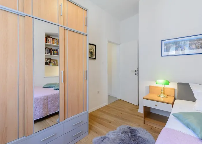 Apartman Bird Lamp Luxury Bacvice, Split