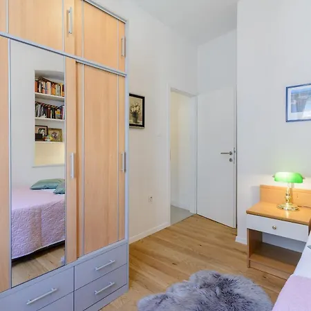 Appartement Bird Lamp Luxury Bacvice, Split